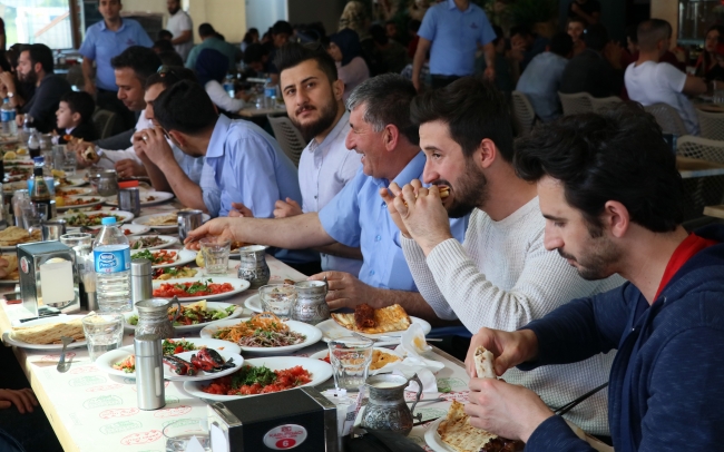 Adana'da günde 25 ton et kebap oluyor